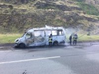 Servis Minibüsü Alev Alev Yandı