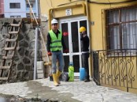 Rize’de Çatlamalar Nedeniyle Tahliye Edilen 8 Katlı Binada İnceleme Çalışmaları Başladı