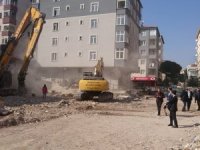 Kartal’da Riskli Binanın Yıkımına Başlandı