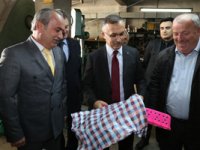 Vali Kemal Çeber'e Çayeli'nde Çay Makası Hediye Edildi