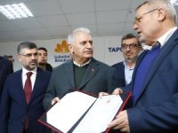 Binali Yıldırım Tapu Sevincine Ortak Oldu