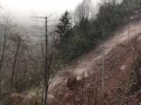 Rize’de Heyelan Cep Telefonu Kameralarına Yansıdı