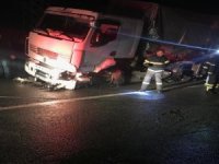Özel Harekat Polislerini Taşıyan Araç Tır’la Çarpıştı: 6 Yaralı