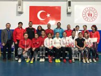 Rize'de Kampta Bulunan Kadın Milli Haltercilerin Gözü Madalyada