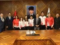 Vali Çeber, Şampiyon Sporcuları Makamında Ağırladı
