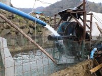 Kurduğu Mikro HES ile Alabalık Çiftliğinin ce Evinin Elektriğini Üretiyor