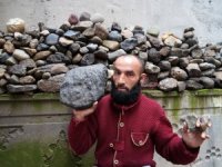 Evinde Tonlarca Taş Biriktirdi