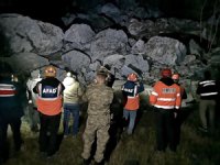 Artvin'de Karadeniz Sahil yolundaki tünelde göçük
