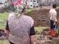 Tarlada Sireni Duydu, İşini Bırakıp Saygı Duruşuna Durdu