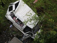 İşçileri taşıyan minibüs fındık bahçesine devrildi 7 yaralı