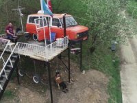Kızları Ağaç Ev İstedi, O Onlara Minibüsten Ev Yaptı