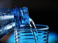 'Ses sağlığınız için günde 2 litre su için'