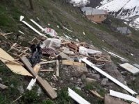 Rize’de Yiyecek Bulamayan Ayılar Köy Evlerine Zarar Verdi