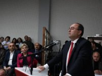 CHP’li Başkan Elçin Artvin Belediyesi’nin Borç Listesini Belediye Binasına Astı