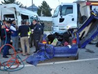İşçi Servisi İle Otomobil Kafa Kafaya Çarpıştı: 3 Ölü, 8 Yaralı
