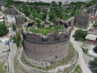 Tarihi Surlar İlgisizlikten Dökülüyor