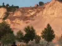 Dağdan Kopan Dev Kaya Parçası Kafenin Üzerine Düştü