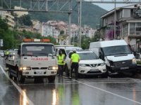 Karadeniz Sahil Yolu’nda 5 Araç Birbirine Girdi: 4 Yaralı