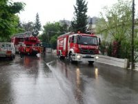 Pendik’te Anaokulunu Su Bastı, 3 Öğretmen Mahsur Kaldı