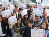 Öğrencileri Davul Zurnayla Uğurladılar, Arkalarından Su Döktüler
