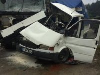 Trabzon’da Kamyon İle Kamyonet Çarpıştı: 1’i Ağır 2 Yaralı