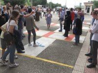 Sınav Merkezine Son Saniyede Alkışlar Arasında Girdi