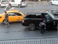 Kağıthane’de Trafik Işıklarında Cipe Silahlı Saldırı: 4 Yaralı