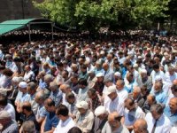 Binlerce Kişi Mursi İçin Gıyabi Namazında Saf Tuttu