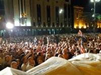 Gürcistan’da Parlamento Binası Önünde Büyük Protesto