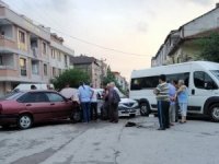 Kaza Yapan Otomobil Alev Aldı