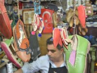 Çarıkları Küçülttü, İşlerini Büyüttü