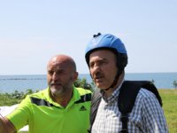 Rize Belediye Başkanı Metin Yamaç Paraşütüyle Uçtu