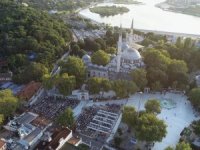 Binlerce Vatandaş Bayram Namazı İçin Eyüp Sultan Camii’ne Akın Etti
