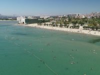 Bayramda İstanbullular Menekşe Plajına Akın Etti