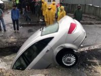 Bahçelievler’de Yağış Nedeniyle Yol Çöktü