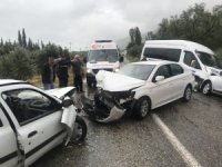 Yağmurda 4 Araç Birbirine Girdi: 18 Yaralı