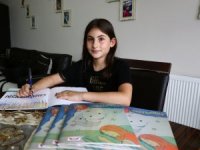 Okuma Yazmayı Öğrenince İlk İşi Kitap Yazmak Oldu
