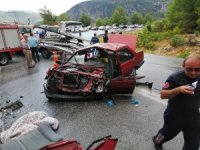 Yolcu Otobüsü İle Otomobil Çarpıştı: 1’i Ağır 5 Yaralı