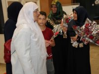 Kutsal Topraklardan Dönen Rizeli Hacılar Güllerle Karşılandı