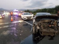 4 Aracın Karıştığı Trafik Kazasında 2 Kişi Yaralandı