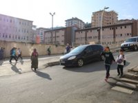 Rizeli Muhtar Çocuklar İçin ‘Trafik Polisi’ Gibi Çalışıyor