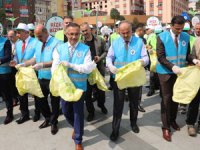 Rize'de Çevre Temizliğine Dikkati Çekmek İçin Çöp Topladılar