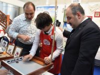 Bakan Varank, Öğrencilerle "Çek-at" Oynadı