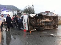 Yolcu Minibüsü ile Otomobil Çarpıştı: 2'si Ağır 20 Yaralı