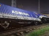 İzmir’de Mermer Taşıyan Yük Treni Devrildi