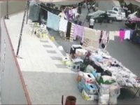 Fren Yerine Gaza Basan Sürücü Otomobiliyle Pazara Böyle Daldı