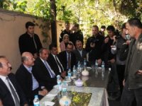 Bakan Soylu Cizre’de Esnafı Ziyaret Edip Vatandaşlarla Çay İçti