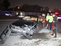 Polis Aracına Otomobil Çarptı: 2’si Polis, 3 Yaralı