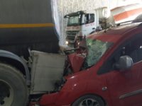 Rize Plakalı Otomobil Trabzon'da Zincirleme Kazaya Karıştı 4 Yaralı