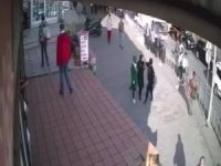 Başörtülü Kıza Yumruklu Saldırı Kamerada